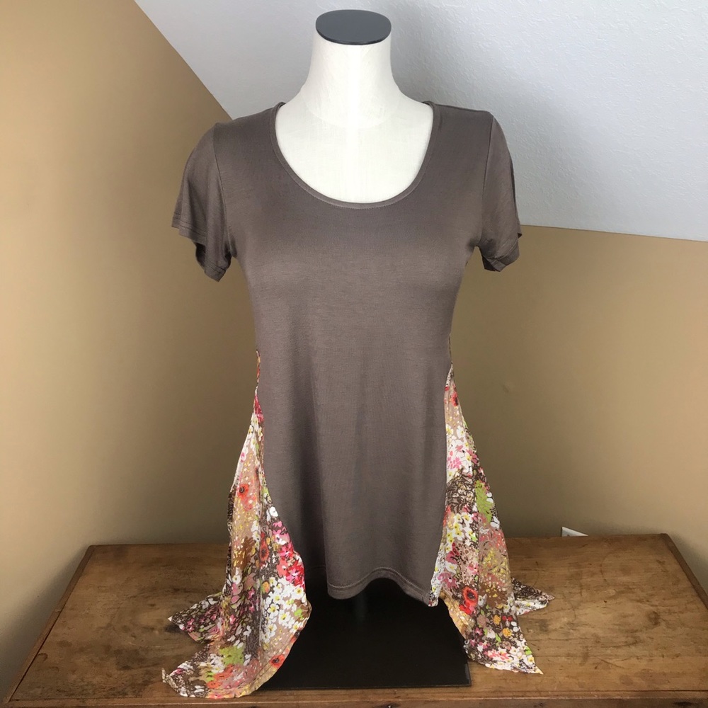 Yak n Yeti Short Sleeve Top w/ Floral Side…